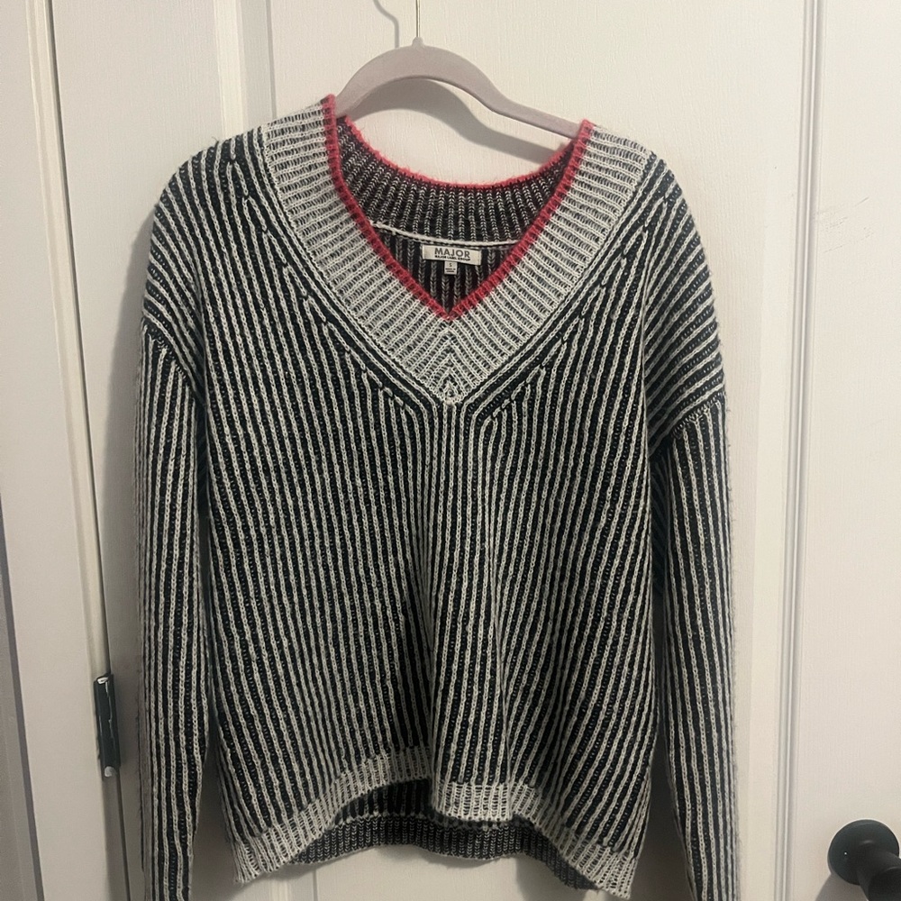 Black and White V-Neck Sweater with Chunky Knit Design